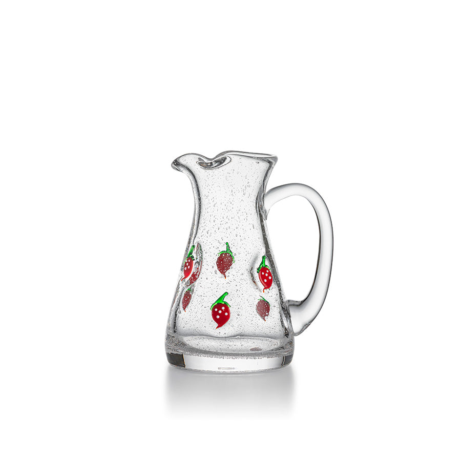 Hadeland Glassverk mugge med sommerlig jordbærdekor, 45 cl, perfekt til servering av drikker.