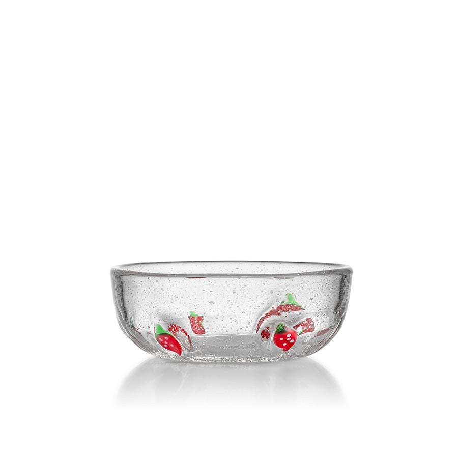 Hadeland Glassverk jordbær skål i glass, 13,5 cm, dekorert med søte jordbær, perfekt for småservering.