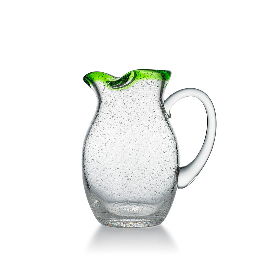 Hadeland Glassverk Sommereng mugge med delikat boblestuktur og grønn topp, perfekt for servering av drikke.