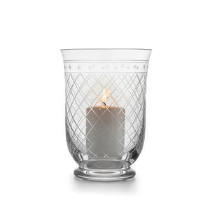 Hadeland Glassverk Victoria Lyslykt m/Ruteslip Klar 22cm - lyslykt med tent lys som gir et vakkert lysspill, ideell for både festlige anledninger og hverdagsbruk.