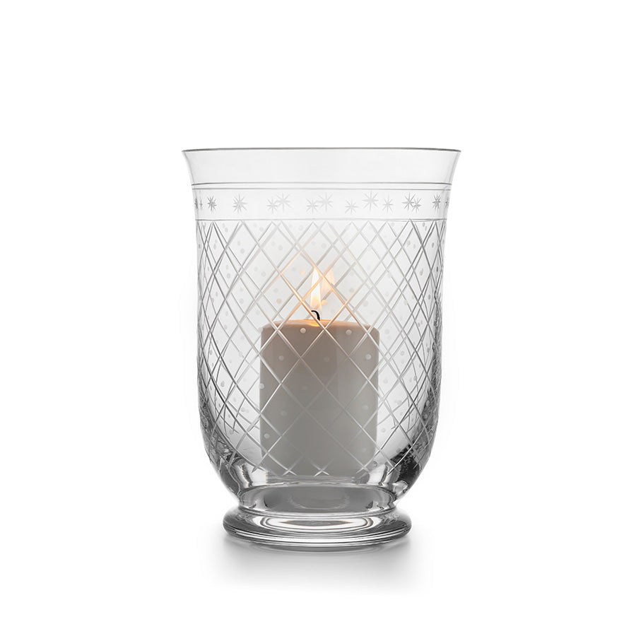 Hadeland Glassverk Victoria Lyslykt m/Ruteslip Klar 22cm - lyslykt med tent lys som gir et vakkert lysspill, ideell for både festlige anledninger og hverdagsbruk.