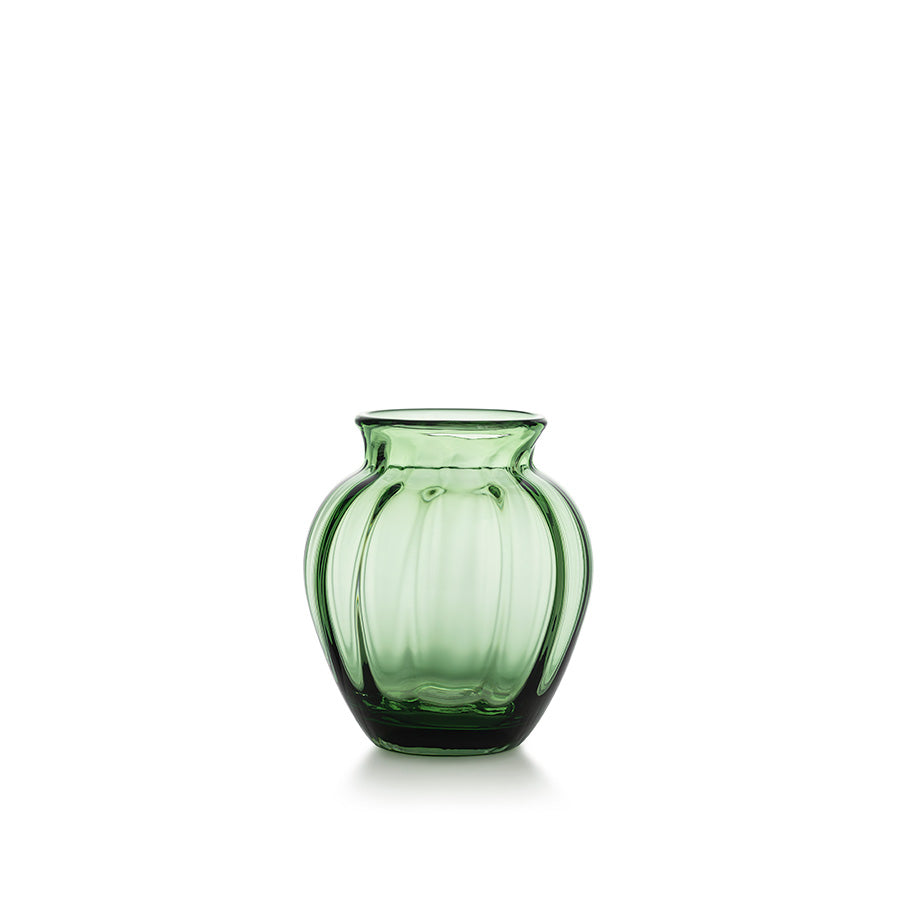 Grønn Hadeland Glassverk Emily Optikk vase 12 cm med dekorative, vertikale riller