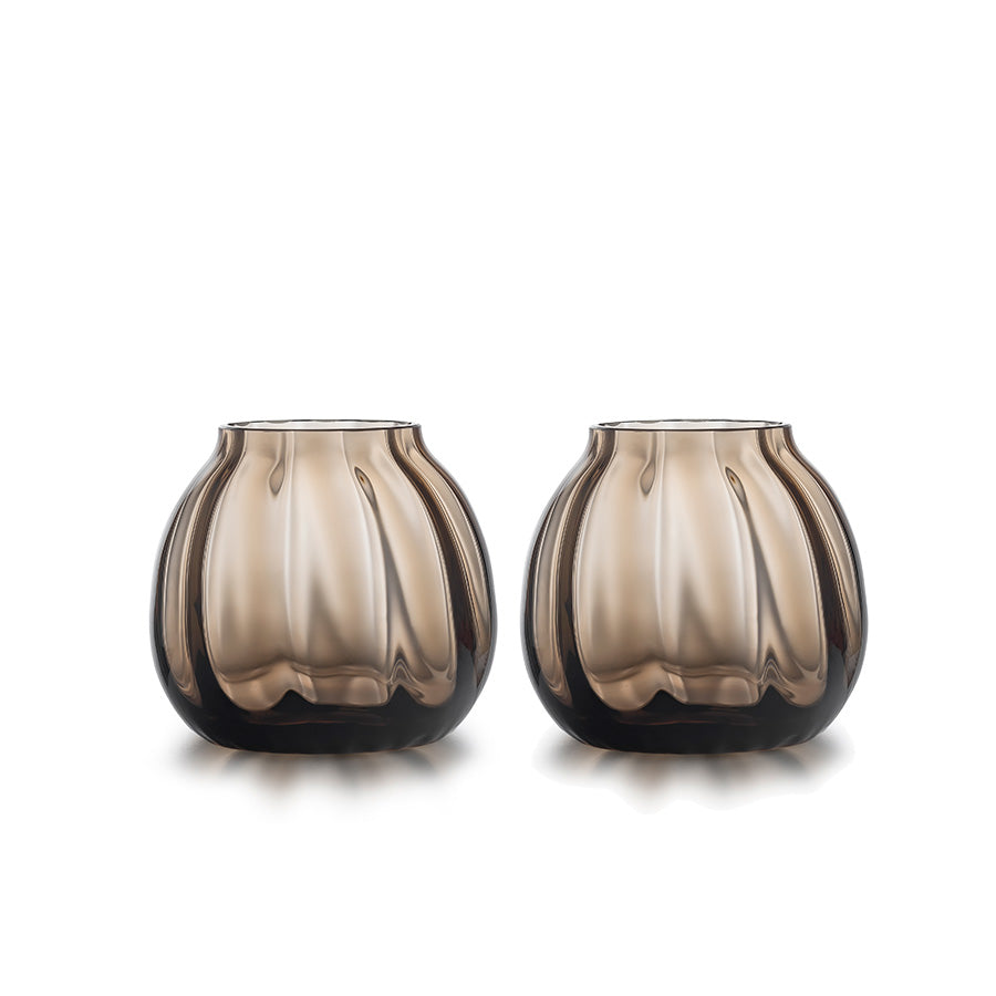 Hadeland Glassverk: Hadeland Glassverk Ella Lyslykt 9cm Kakao 2pk – to kakao-fargede lyslykter i glass med dekorativt lysspill (Lyslykt).