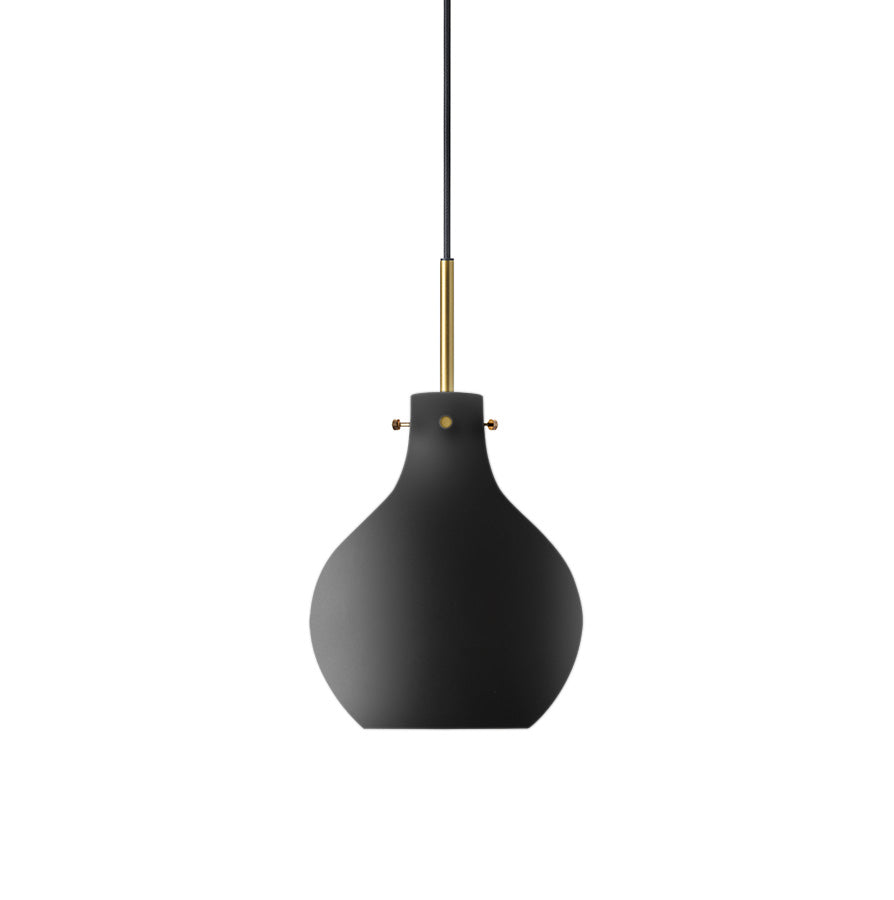 Hadeland Glassverk Forma Embla pendellampe i sort matt med en elegant, rund form og gullfarget detaljer. Perfekt til å skape en koselig atmosfære i hjemmet.