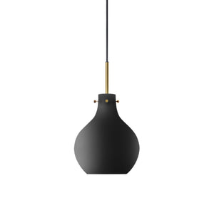 Hadeland Glassverk Forma Embla pendellampe i sort matt med en elegant, rund form og gullfarget detaljer. Perfekt til å skape en koselig atmosfære i hjemmet.