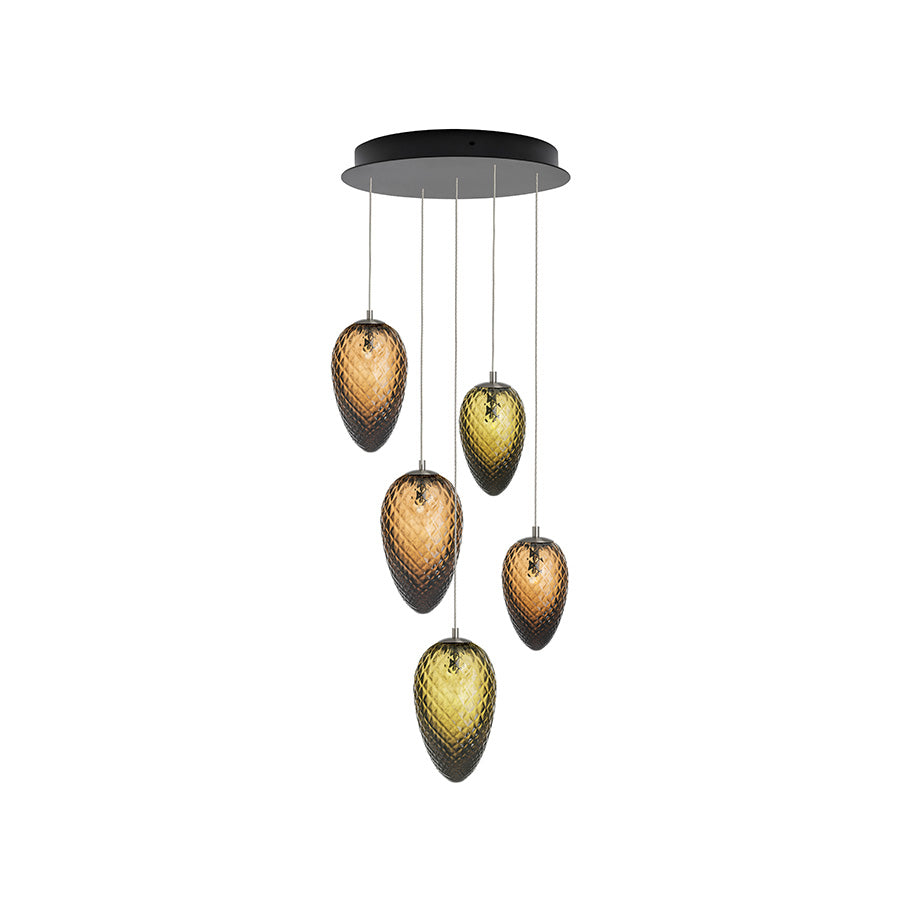 Eksklusiv taklampe designet som fem håndblåste krystallkongler i varierte farger av kakao og oliven, perfekt for moderne interiør.