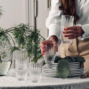 Nordlys vannglass fra Hadeland Glassverk brukt ved elegant borddekking