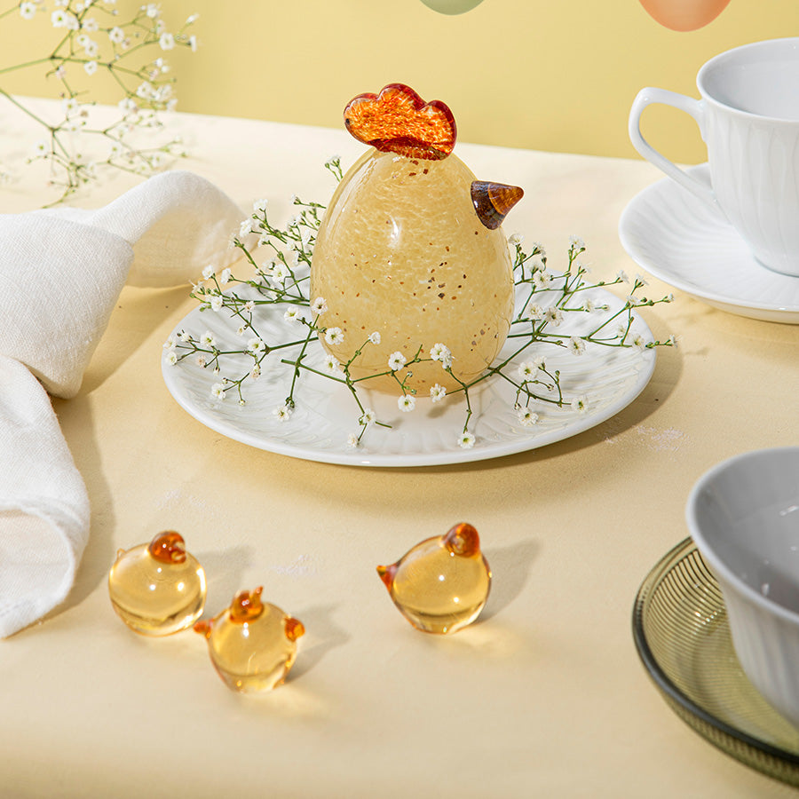 Hadeland Glassverk Dyrefigurer Kyllinger 3pk 4 cm, håndlagde glasskyllinger perfekte som påskepynt, unike og munnblåste.