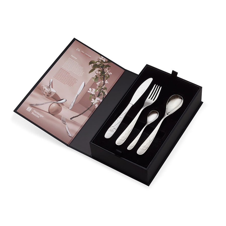 Bestikksett i elegant innpakking, sett av 24 deler som inkluderer kniver, gafler og skjeer.
