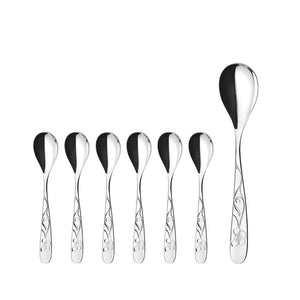 Sanna dessertsett med 6 elegantere dessertskjeer og en serveringsskje, laget av rustfritt stål med dekorativt blomsterdesign.