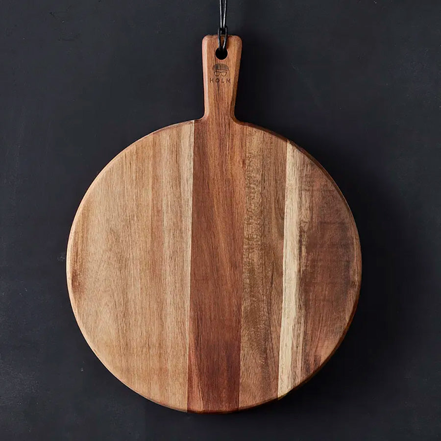 Elegant serveringsbrett laget av akasietre med naturlige fargevariasjoner, ideelt for stilige borddekorasjoner.