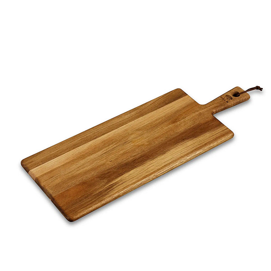 Holm Serveringsbrett 55x20cm Akasietre med praktisk oppheng - dette brukervennlige serveringsbrettet kombinerer naturlig design med funksjonalitet.