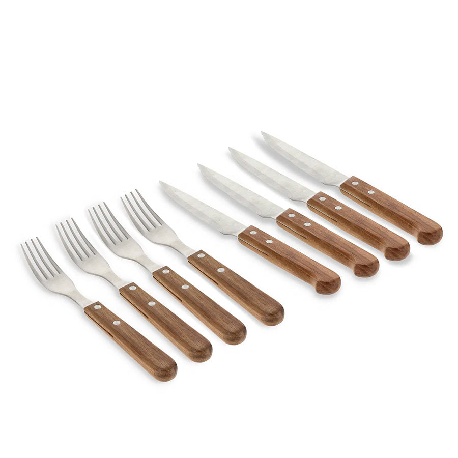 Holm biffbestikk med 4 gafler og 4 kniver, utstilt på en hvit bakgrunn, laget av rustfritt stål og akasietre for en elegant spiseopplevelse.