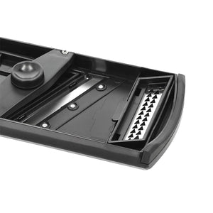 Nærbilde av Holm mandolin med justerbare blader for presise skiver og strimler.