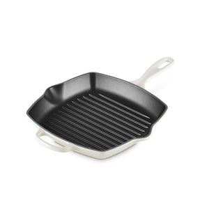 Le Creuset grillpanne i støpejern med emaljert overflate, 26 cm, perfekt for sunn grilling med autentiske grillstriper.