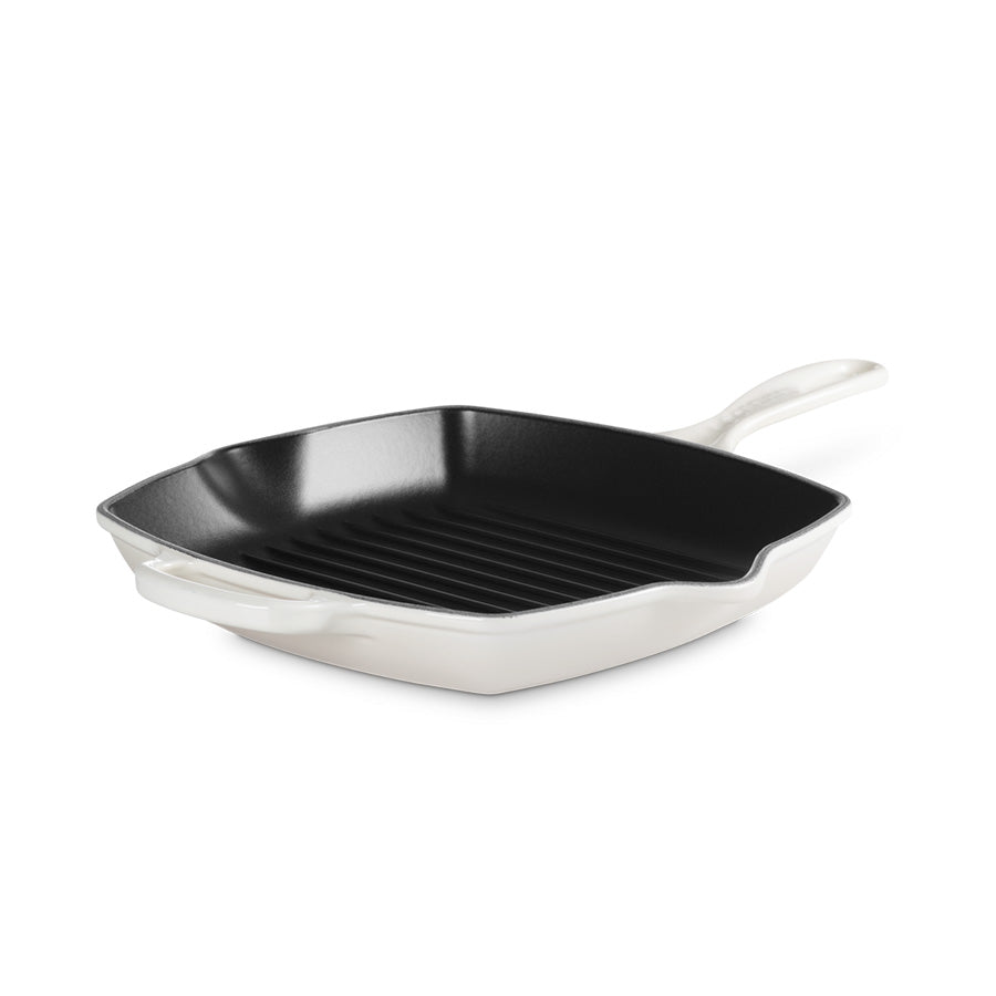 Sidetilbud av Le Creuset grillpanne, 26 cm, som gir flotte grillresultater på kjøkkenet året rundt.