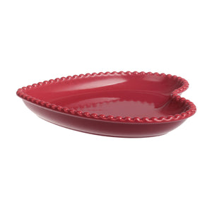 Seasons love Collection Tallerken Hjerte Bringebær Rød 20cm - Vinklet bilde av hjerteformet tallerken som viser perlekanten.