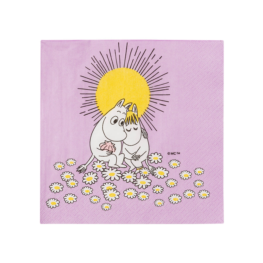 Moomin servietter 33x33 cm med romantisk motiv av Mummitrollet og Snorkfrøken, omringet av blomster og sol, perfekt for bursdager og romantiske middager.