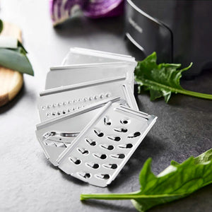 Ulike rive- og skivejern for Nordic Sense foodprossessor, som viser variasjonen i tilbehør.