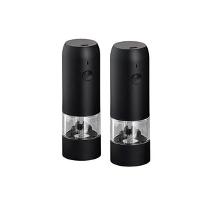 Stilrent sett med elektriske salt- og pepperkvern i svart farge, designet for enkel bruk med justerbar grovhet og USB-C lading.