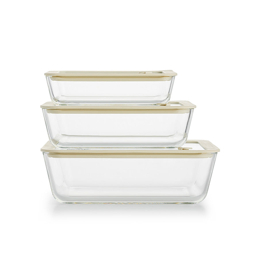 Tre Norgesglass ildfast former i forskjellige størrelser med lokk, laget av brannsikkert glass, ideelle for meal prep og oppbevaring.