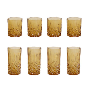 Sett med 8 drinkglass i vakker amberfarge, inkludert 4 whiskyglass og 4 longdrinkglass, med et karakteristisk krystallmønster som gir en luksuriøs følelse.