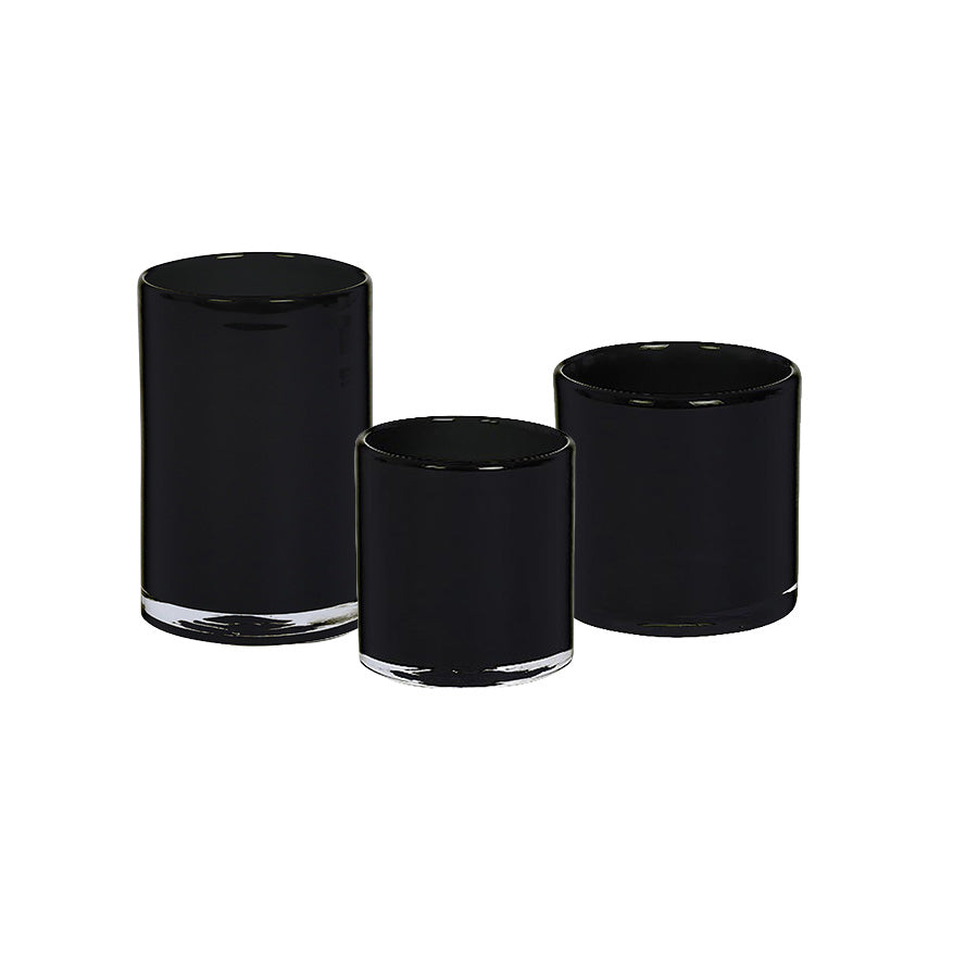 Sett med tre svarte lyslykter i blankt glass i ulike høyder - 8 cm, 10 cm, og 15 cm, perfekt for telys og kubbelys.