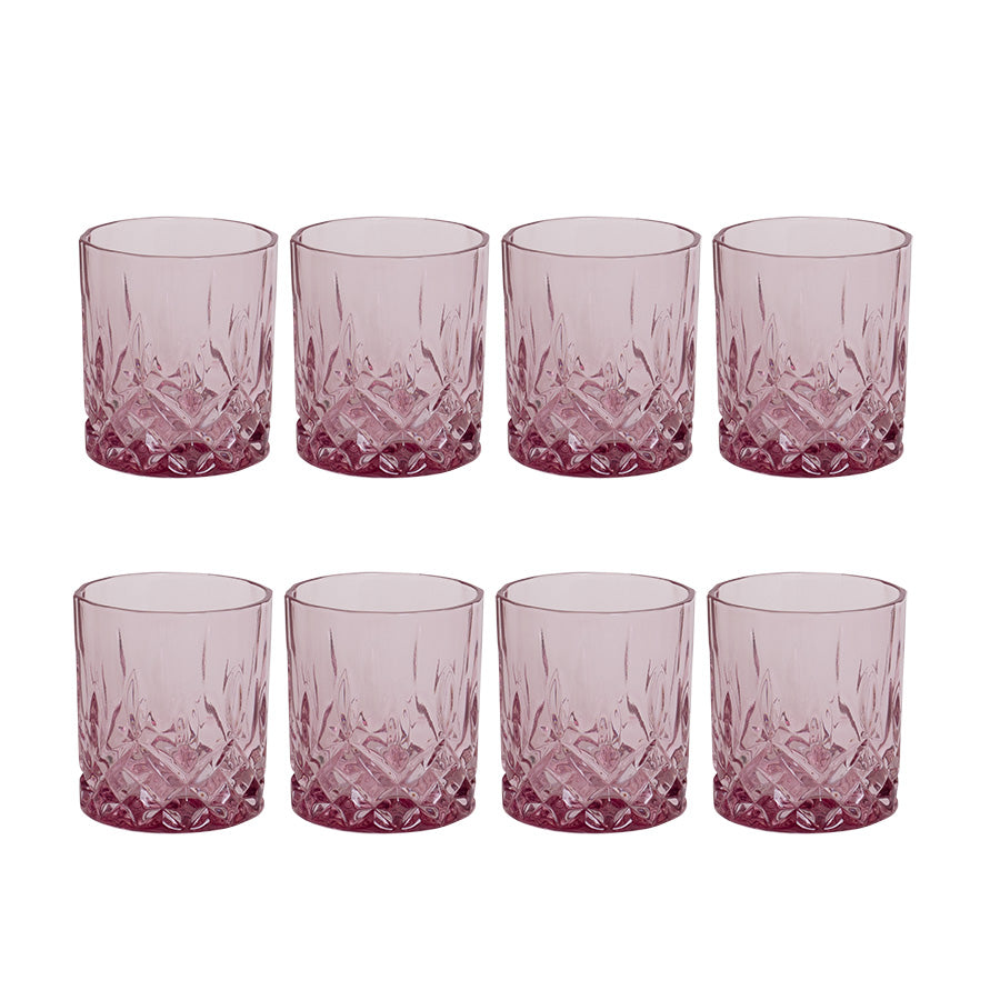 Sett med åtte rosa whiskyglass fra Nova Dynamic, designet med klassisk krystallmønster. Ideelle for servering av whisky eller cocktailer, og lett å rengjøre i oppvaskmaskin. Passer perfekt som en fargerik detalj på bordet.