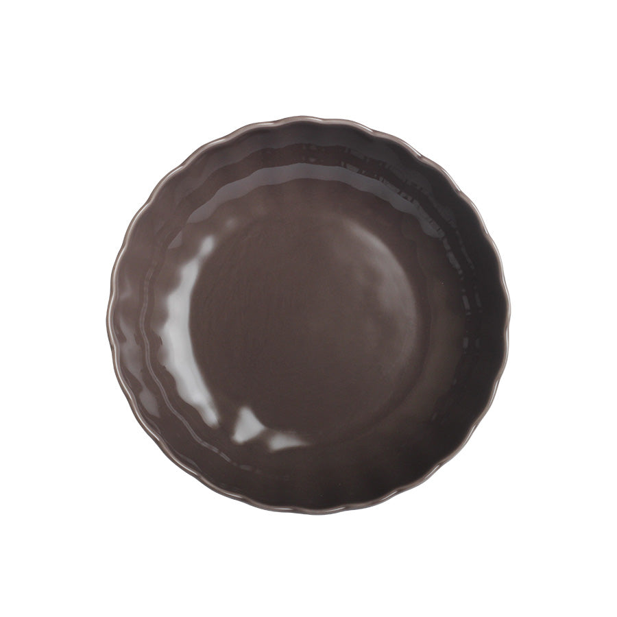 Nova Lilly dyp tallerken 20cm plomme - elegant mørk plommefarge med bølgete kant, perfekt for supper og risretter.