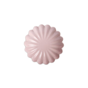 Nova Lilly skål i dus rosa, 13 cm, med bølget design og elegant finish perfekt for snacks og småretter.
