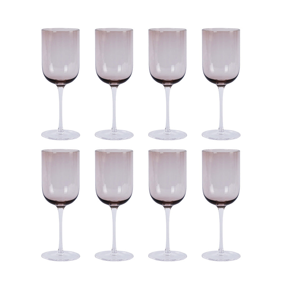 Sett med 8 Sotet brune allround glass fra Nova, perfekt til vin og cocktails, på hvit bakgrunn.