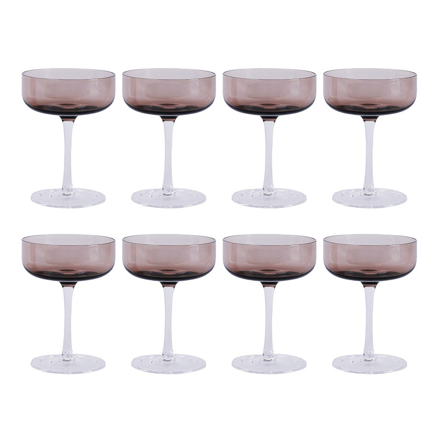 Sett med 8 stilige champagneskåler i sotet brunfarge fra Nova Nordic, perfekt for festlige anledninger.
