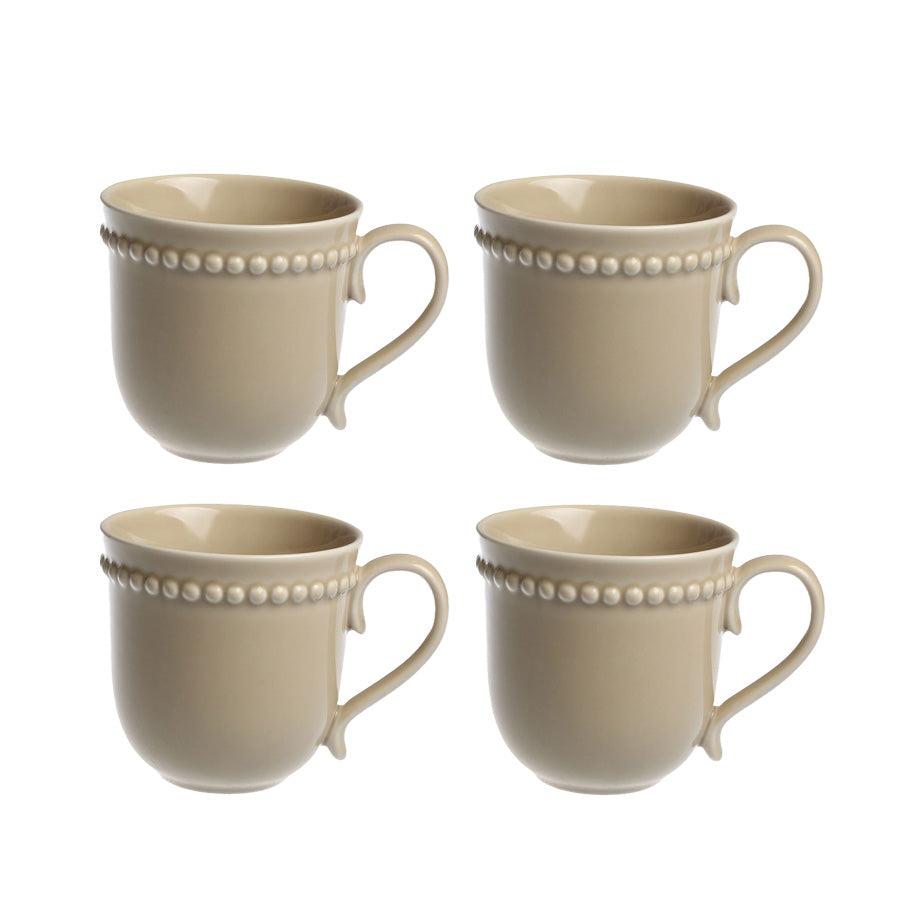 Fire beige krus i porselen fra Nova Poppy-kolleksjonen, perfekt til kaffe eller te.