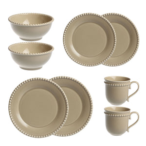 Komplett servisesett for to med beige tallerkener, skåler og krus fra Nova, perfekt for enhver borddekking.