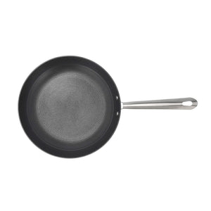 Oversiktsbilde av støpejernspanne med bikubemønster, keramisk non-stick belegg, 28 cm, fra Pillivuyt.