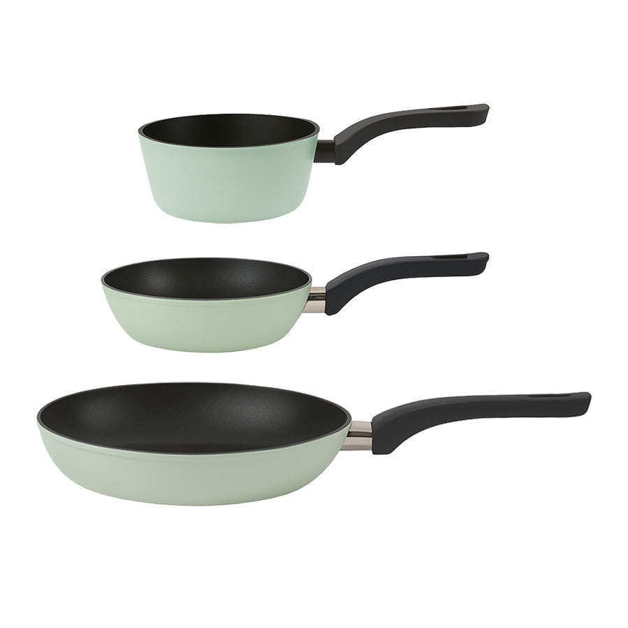 Christiania 1739 plus kjele og stekepannesett bestående av tre deler i lysegrønn farge med non-stick-belegg.