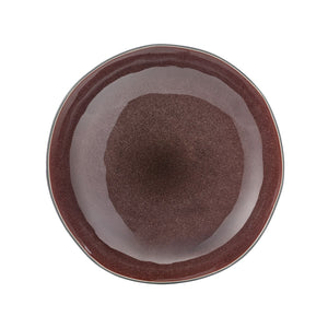 Oversikt over dyp tallerken 24 cm i burgunderfarge Morell, med en glatt og naturlig overflate som gir karakter til borddekking.
