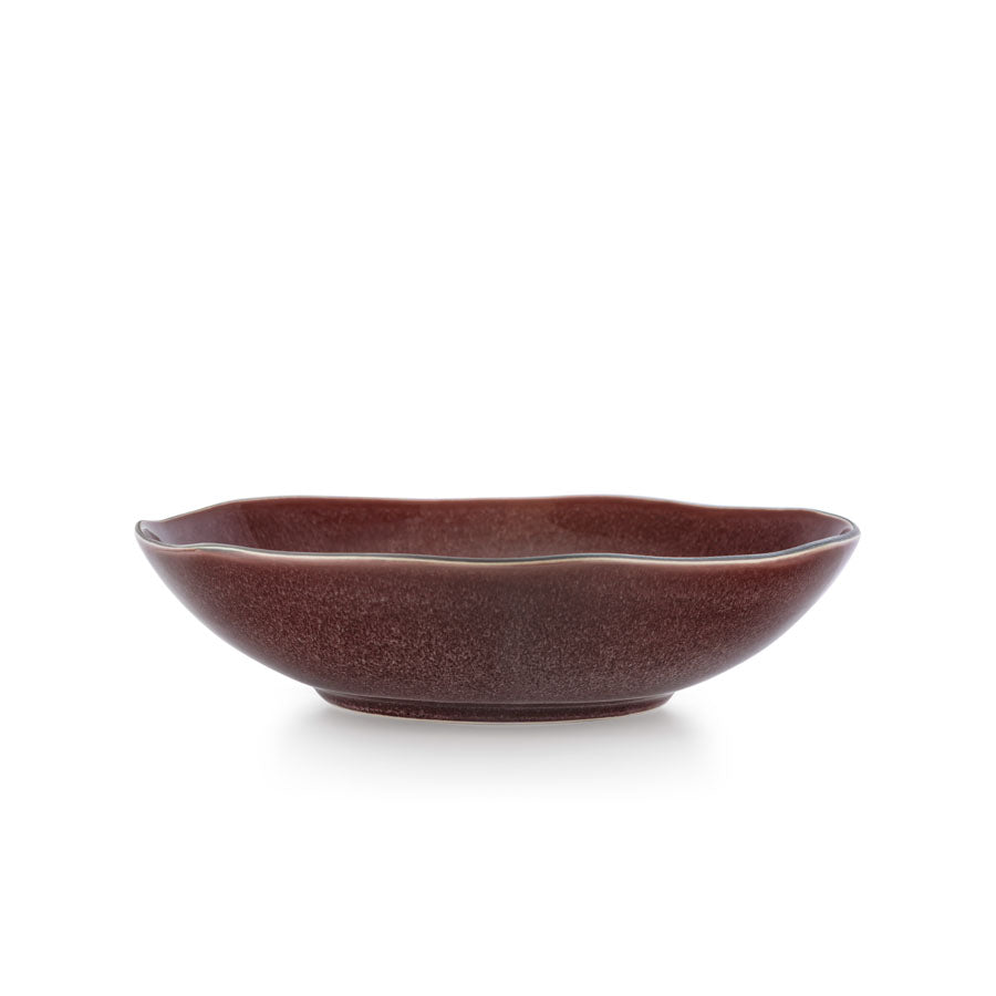 Dyp tallerken 24 cm i burgunderfarge Morell fra Natur-serien, designet for supper og salater, med organisk form og spette glasur.