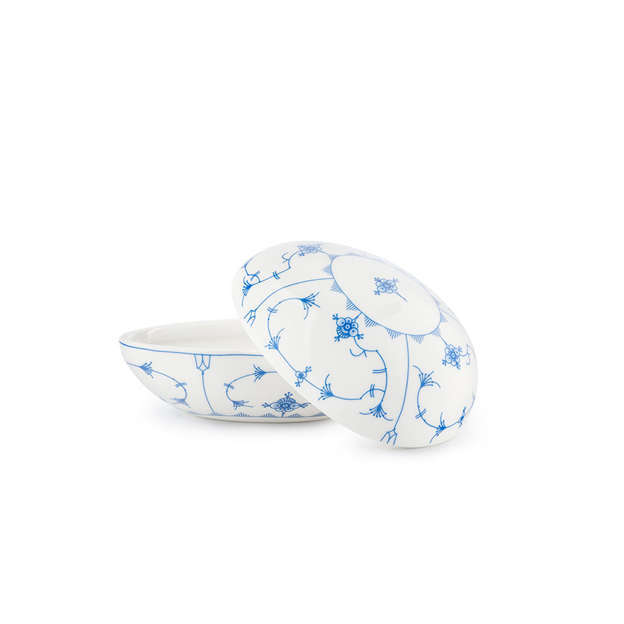 Det blå Stråmønsteret på Porsgrunds Porselænsfabrik Stråmønsteregg m/Lokk 14,5cm, et tidløst påskeegg for feiring og oppbevaring av påskegodt.