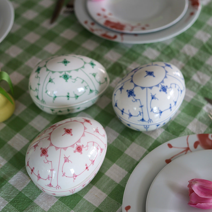 Stilige Porsgrunds Porselænsfabrik Stråmønsteregg m/Lokk Blå, 14,5cm - det perfekte påskeegget for å skape en tradisjonell påskestemning i hjemmet.