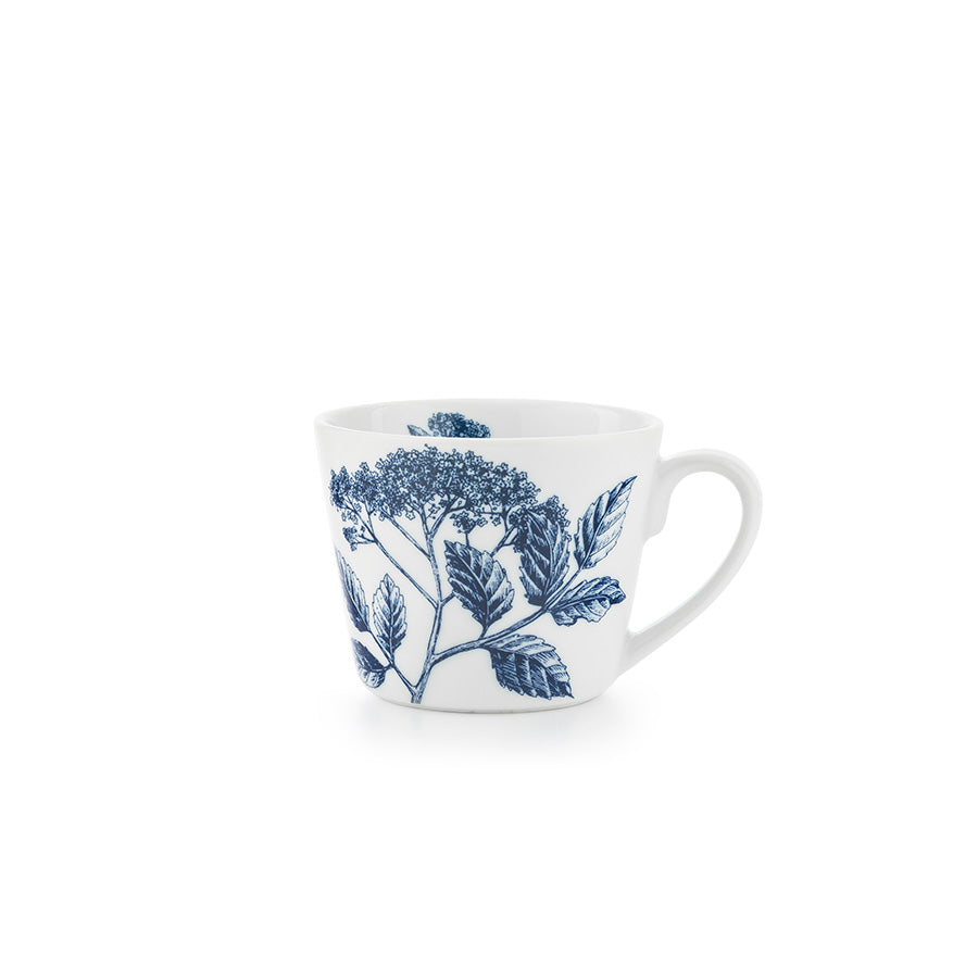 Bokstavkrus dekorert med botanisk illustrasjon av plante, i mørkeblått, ideelt for kaffe, te, eller kakao.