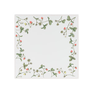 Porsgrunds Porselænsfabrik Jordbæreng Bordskåner 20x20cm med et tidløst motiv av jordbær og blomster, perfekt for å beskytte bordet.