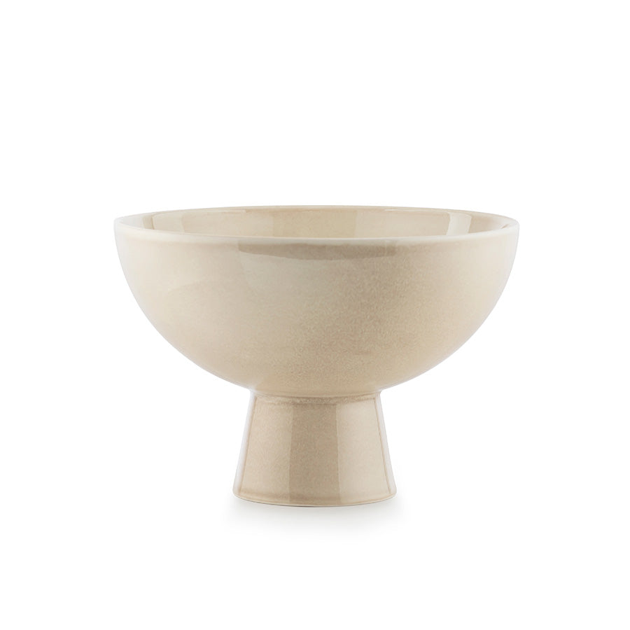 Elegant Porsgrunds Porselænsfabrik Ellie Bolle m/stett på 17,5 cm i lattefarge, perfekt for servering av frukt, desserter og småretter. Tidløst design som hever borddekningen.