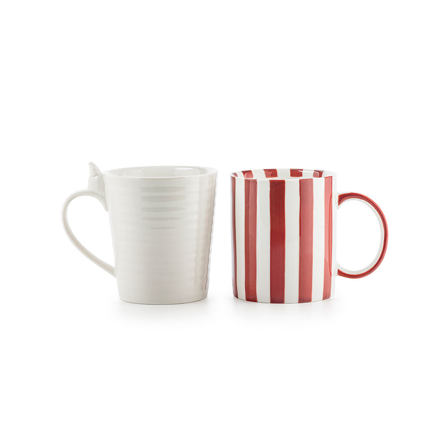 Sett med to julekopper fra Porsgrunds Porselænsfabrik, inkludert en hvit stripekopp og en rødstripet nissekopp, perfekt for varme drikker i juletiden.