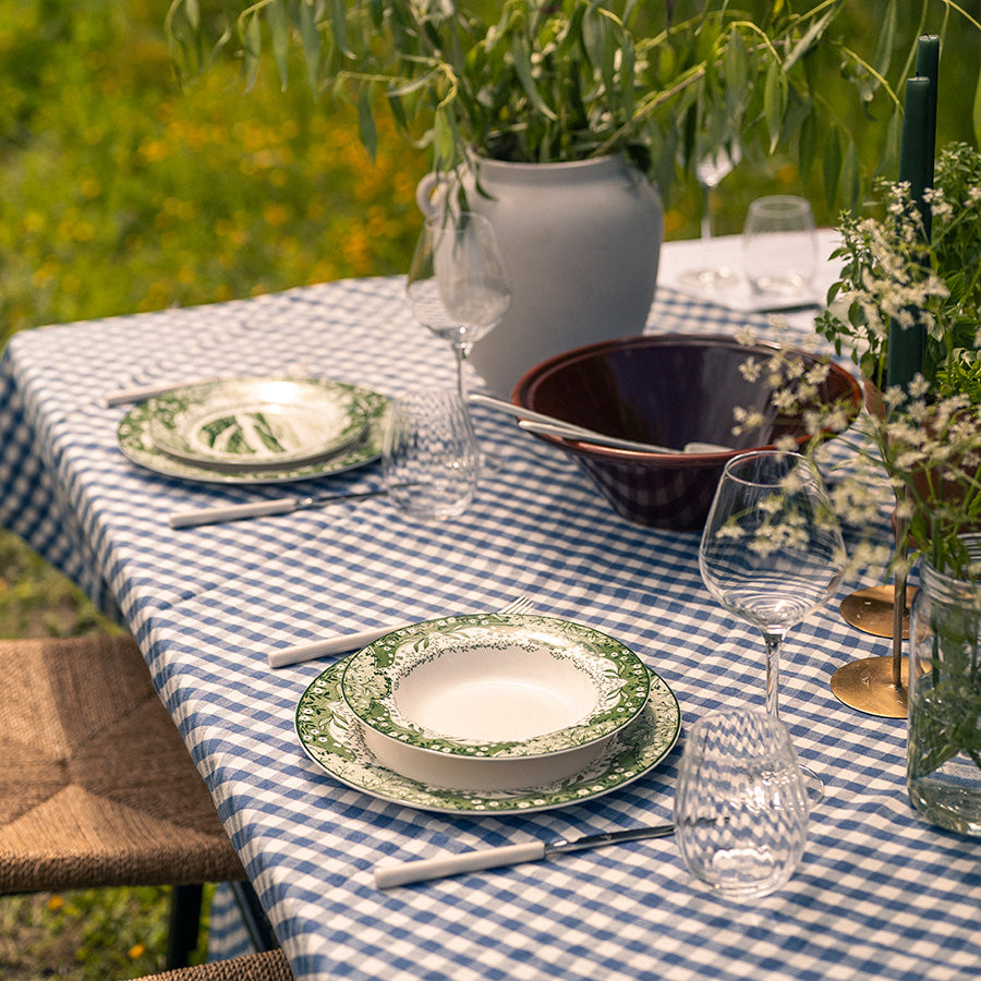 Porsgrund Vintage grønn skål med dekor på dekket bord i sommerlig hage