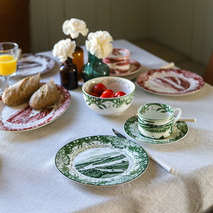 Grønn Vintage kopp og skål på frokostbord med matchende servise