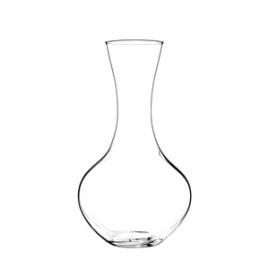 Elegant Riedel dekanter i klart glass med skulpturell form, egnet for optimal lufting av vin.