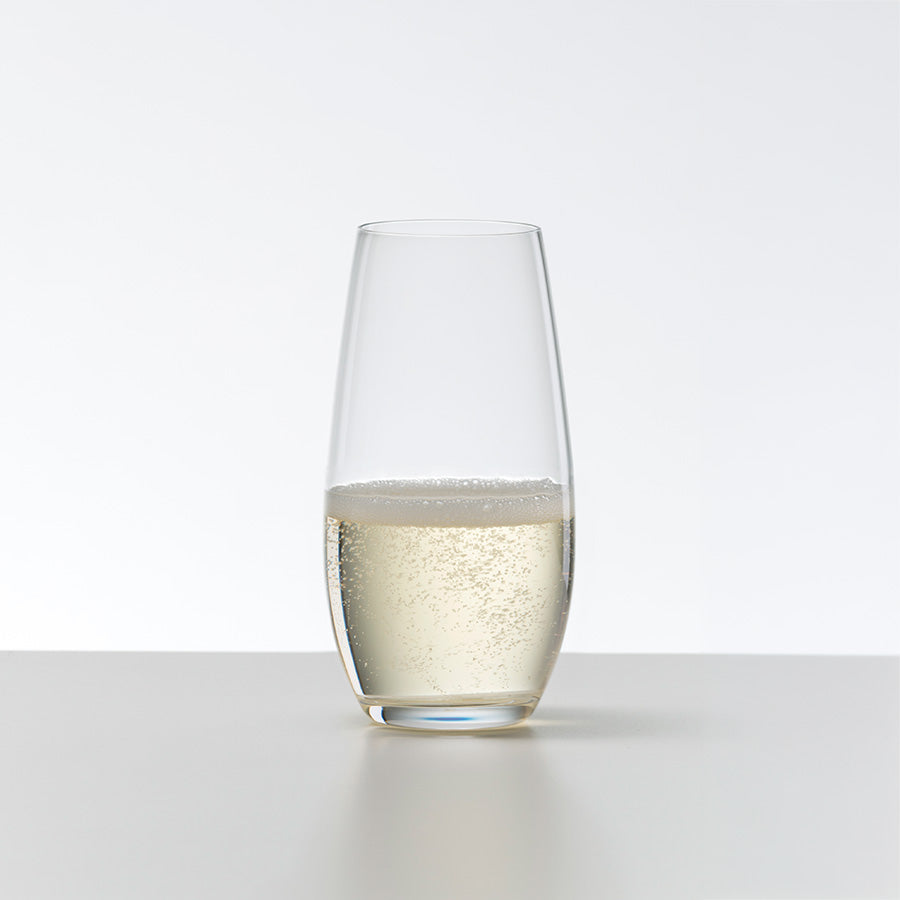 Riedel champagneglass med musserende vin og bobler, perfekt for feiringer.