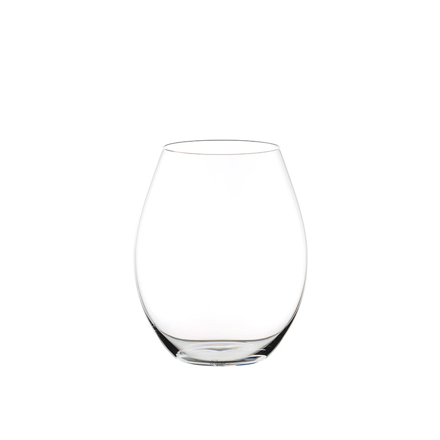Riedel O-Serie vinglass i elegant design, perfekt for servering av rødvin, spesielt utviklet for å fremheve syrah-viner.