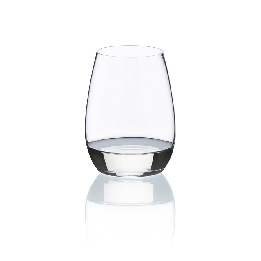 Komfortabelt og robust brennevinsglass fra Riedel O Wine, ideelt for både hjemmebruk og utendørsaktiviteter som piknik og båtliv.